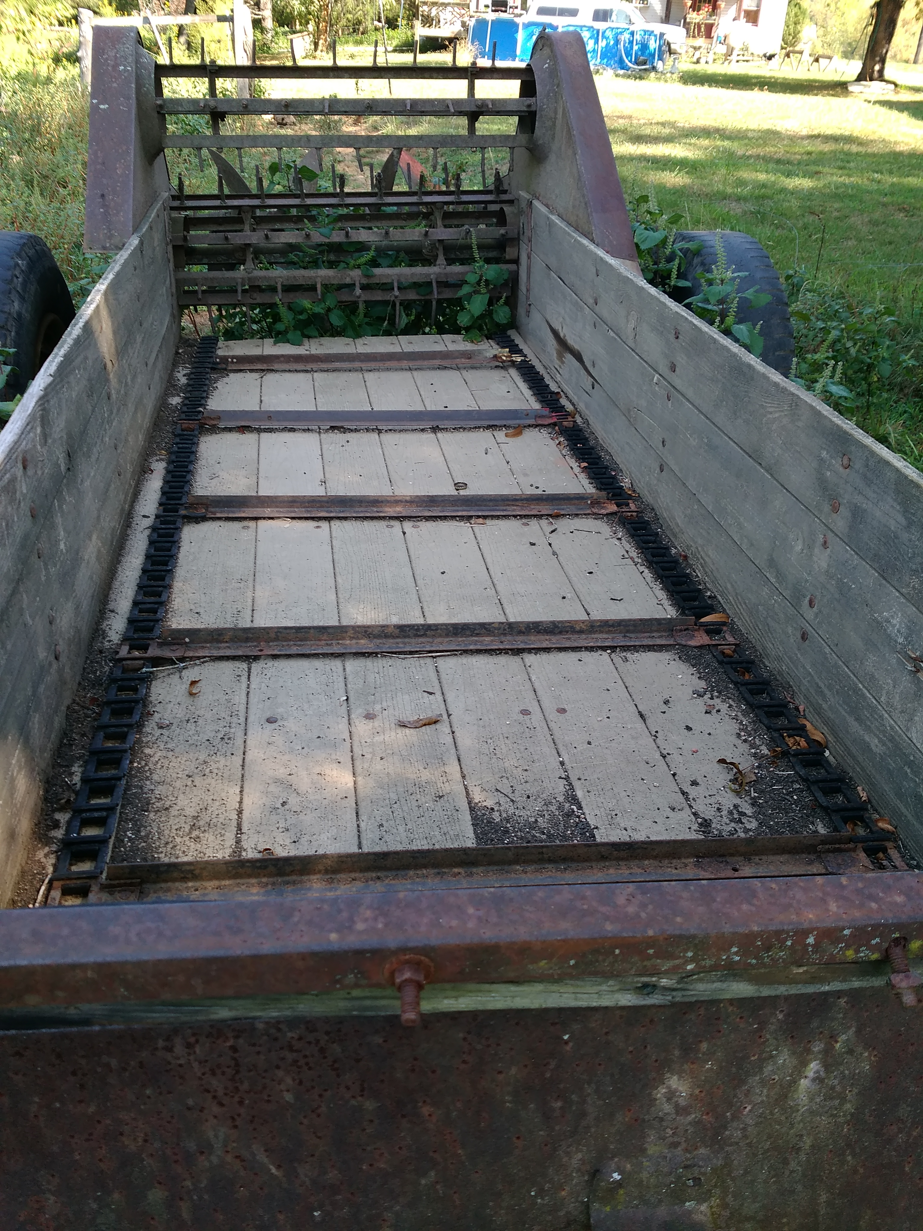 Oliver Manure Spreader in Gladys, VA